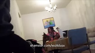 Amantul a tras înapoi chiloții mame paroase fetei și a tras-o pe cam