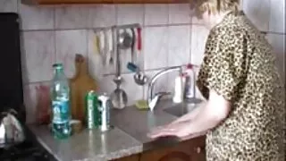 Fată adevărată rusoaice flocoase în ciorapi dă la fund cu iubitul ei