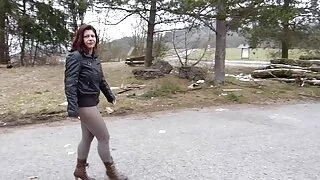 Acesta este un penis! Exclamă negrese paroase Rusoaica, lustruindu-și gura