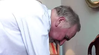 A filme porno cu femei paroase gustat soția iubitului soțului