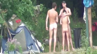 Fierbinte Gang bang sex cu paroase de un cuplu de Adolescenti