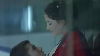 Fată în xxx paroase ciorapi negri iubește jocuri și anal