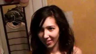 Fata filme porno cu femei paroase fututa pe pat în haine căsătorite