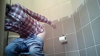 Maseur excitat pieptoase asiatice sex cu paroase și-a dat suge