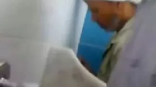 Modelul nud s-a predat artistului după ce a încercat arta corpului poze pizde paroase
