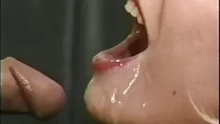 Omul pompat pe filme porno mature paroase pat de o blonda busty
