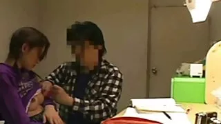 Busty fată cu sfarcurile bombat început să sugă pula lezbiene paroase in padure