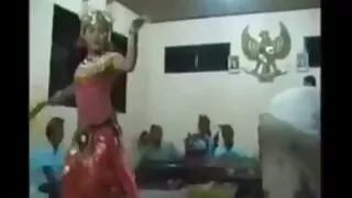 In ciorapi negrese paroase albi filmati pe pula unui tip