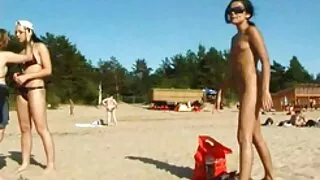 Rusoaica femei păroase aplecat Sex Stilul Cainelui Sex în natură